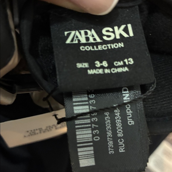 Zara Black and Tan Kids Mittens - Picture 4 of 4